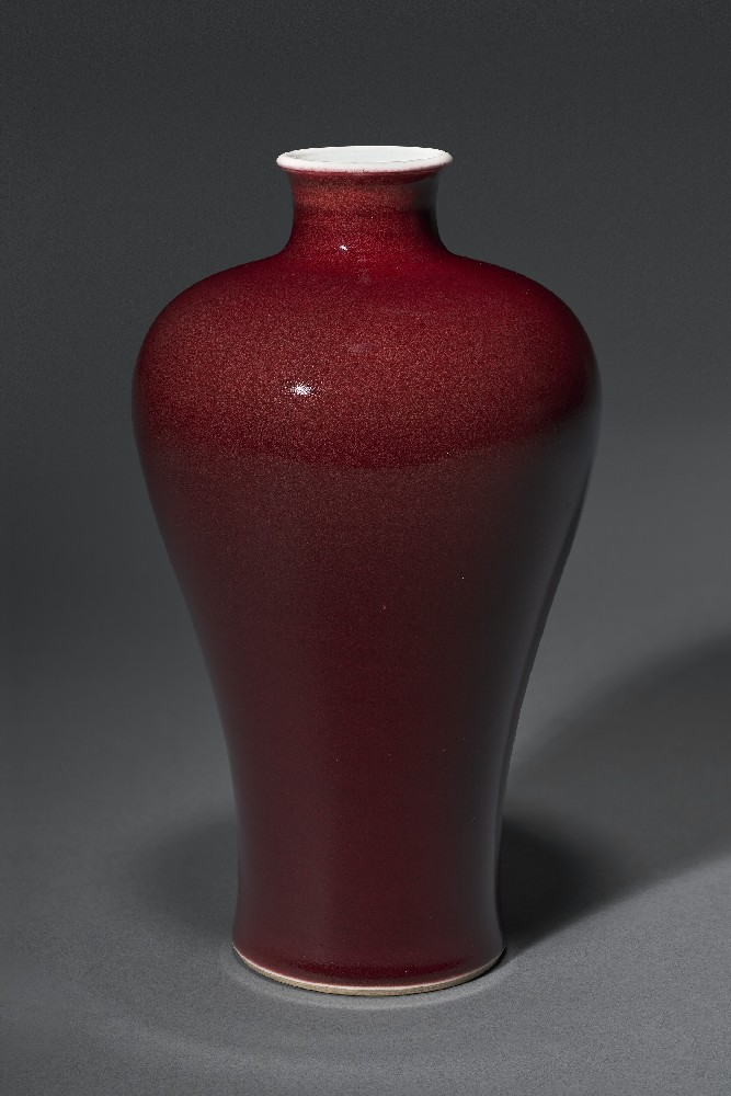 清乾隆釉里红釉梅瓶