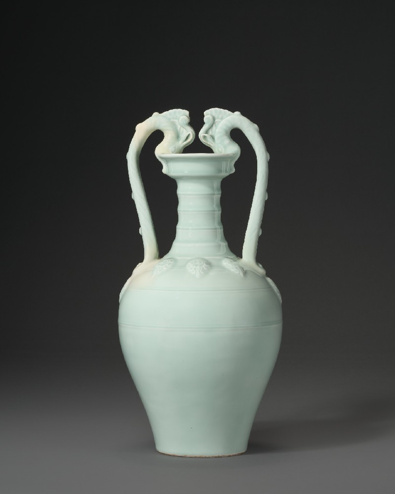 清雍正青釉双耳瓶